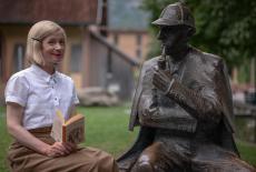 Lucy Worsley's Holmes vs. Doyle: Shadows and Sleuths: TVSS: Iconic