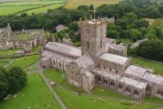 Secrets of Britain's Great Cathedrals: The Cornerstones York Minister and Canterbury Cathedral: TVSS: Iconic