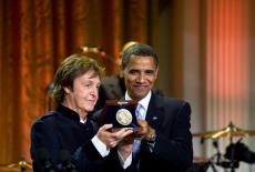 Paul McCartney and President Obama hold the Gershwin Prize medal