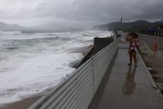 Hurricane Simon approaches Mexico's Pacific coast, bringing heavy rain and strong winds to Manzanillo