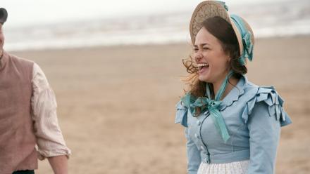 The Cast on Filming Beach Scenes: asset-mezzanine-16x9