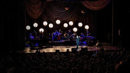 Miss Chatelaine – k.d. lang at the Majestic Theatre in Texas: asset-mezzanine-16x9