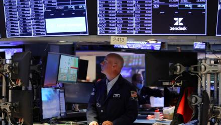 Investors scramble as S&P 500 nears bear market territory: asset-mezzanine-16x9