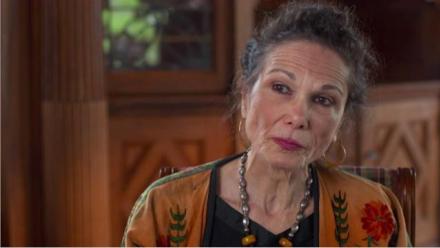 Julia Álvarez: asset-mezzanine-16x9