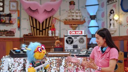 Keytar Rockstar/ Confidence Button: asset-mezzanine-16x9