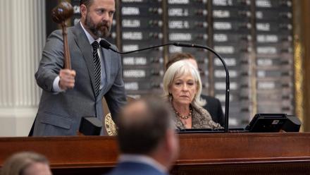 Politicians pick their voters with partisan redistricting: asset-mezzanine-16x9