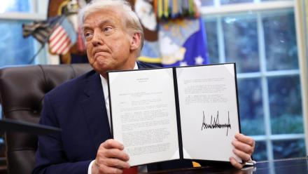 News Wrap: Trump signs order aiming to keep TikTok available: asset-mezzanine-16x9