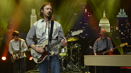 FINNEAS: asset-mezzanine-16x9