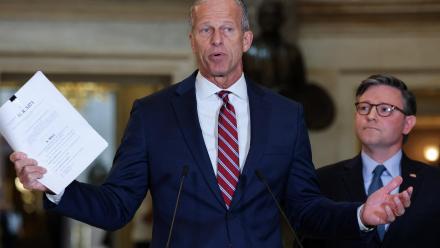 No end in sight for shutdown as Congress leaves for weekend: asset-mezzanine-16x9