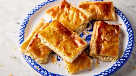 Cheese Bread & Garlic Chicken: asset-mezzanine-16x9