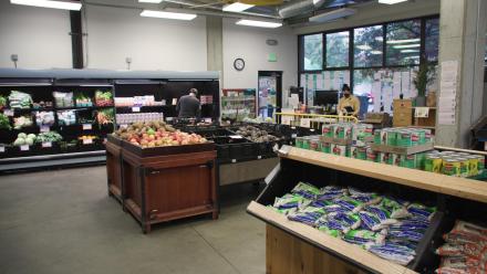 Washington food banks brace for loss of SNAP funds.: asset-mezzanine-16x9