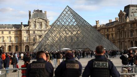 News Wrap: 2 suspects arrested over Louvre jewels theft: asset-mezzanine-16x9