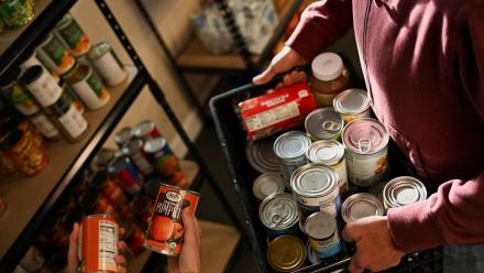 Federal workers struggle without pay amid long shutdown: asset-mezzanine-16x9