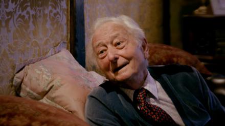 Family Discovers Possible Shakespeare Portrait Hanging in Their Living Room: asset-mezzanine-16x9