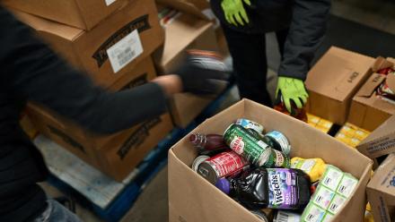 Prices and cutbacks leave food banks struggling nationwide: asset-mezzanine-16x9