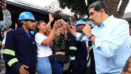 News Wrap: Trump declares Venezuela’s airspace ‘closed’: asset-mezzanine-16x9