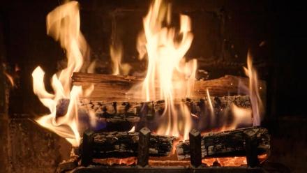 Holiday Yule Log: asset-mezzanine-16x9