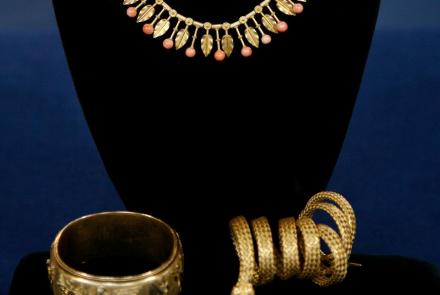 Appraisal: Victorian Gold Necklace & Bracelets: asset-mezzanine-16x9