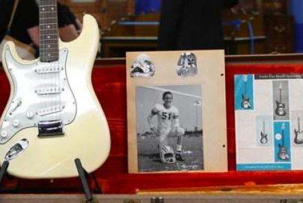 Appraisal:1962 Left-handed Olympic White Fender Stratocaster: asset-mezzanine-16x9