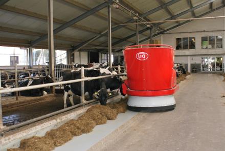 How robots can help give struggling dairy farmers a boost: asset-mezzanine-16x9