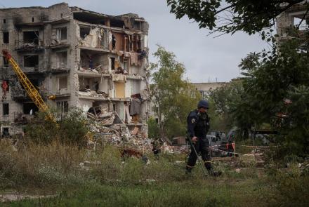 Ukraine's foreign minister updates state of war: asset-mezzanine-16x9