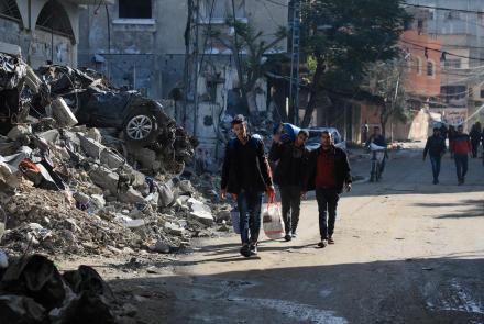 Palestinians flee central Gaza as Israel expands offensive: asset-mezzanine-16x9