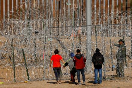 Border standoff intensifies as Texas governor defies ruling: asset-mezzanine-16x9