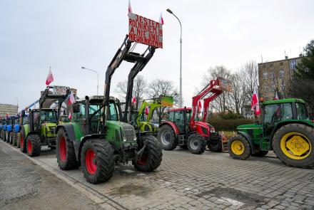 Why farmers around the world are protesting: asset-mezzanine-16x9