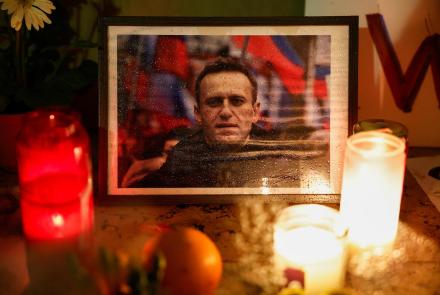 News Wrap: Navalny's mother says she has seen son's body: asset-mezzanine-16x9