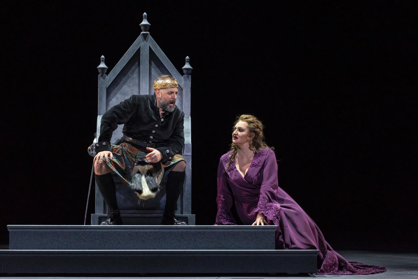 Étienne Dupuis (Macbeth)_Ewa Płonka (Lady Macbeth)_WNO_Macbeth_photo by Scott Suchman